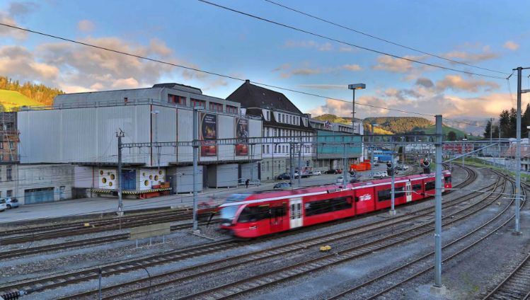 emmi-langnau-building-train